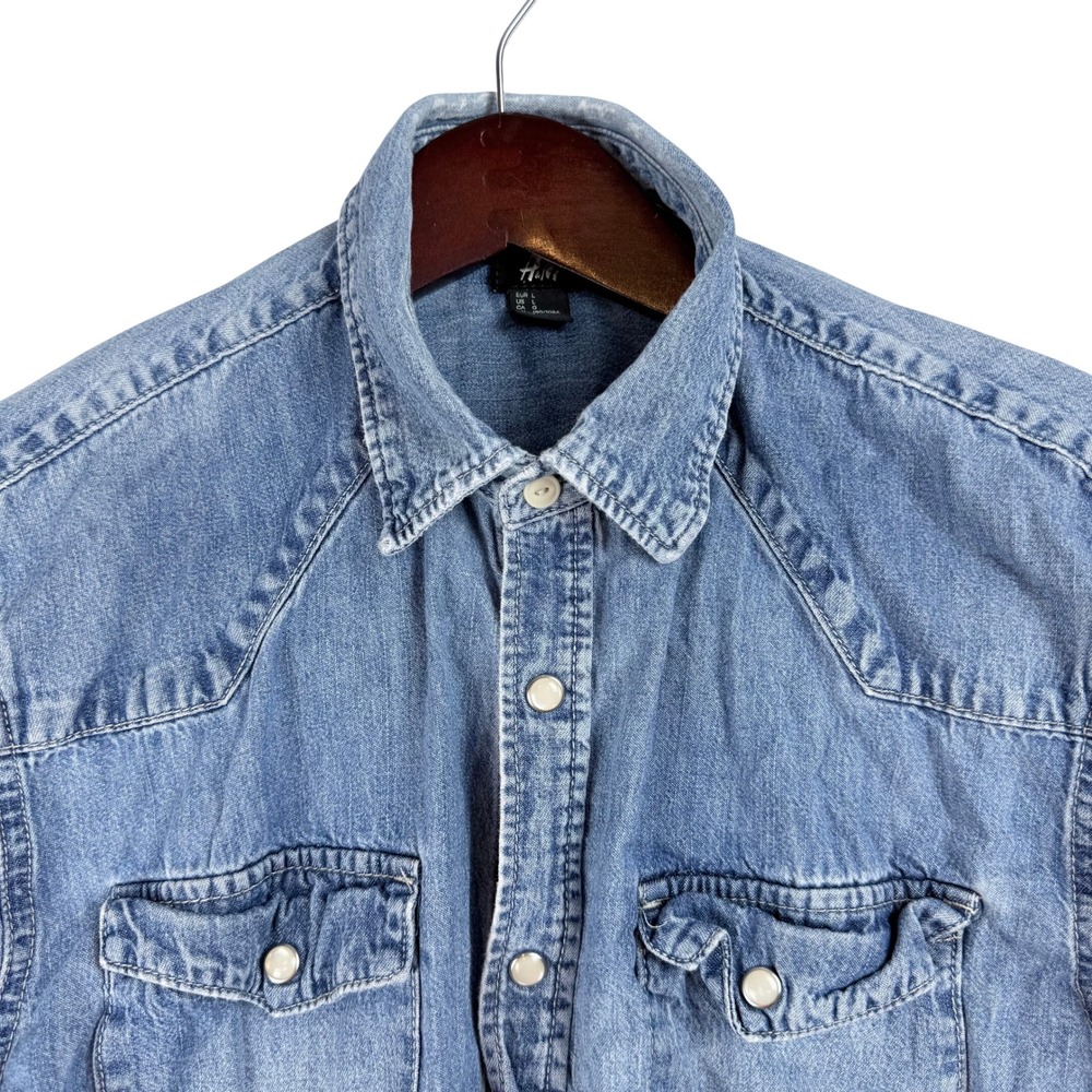 H&M Denim Shirt Mens Large Light Wash Western Snap Front Cowboy Americana Rugged